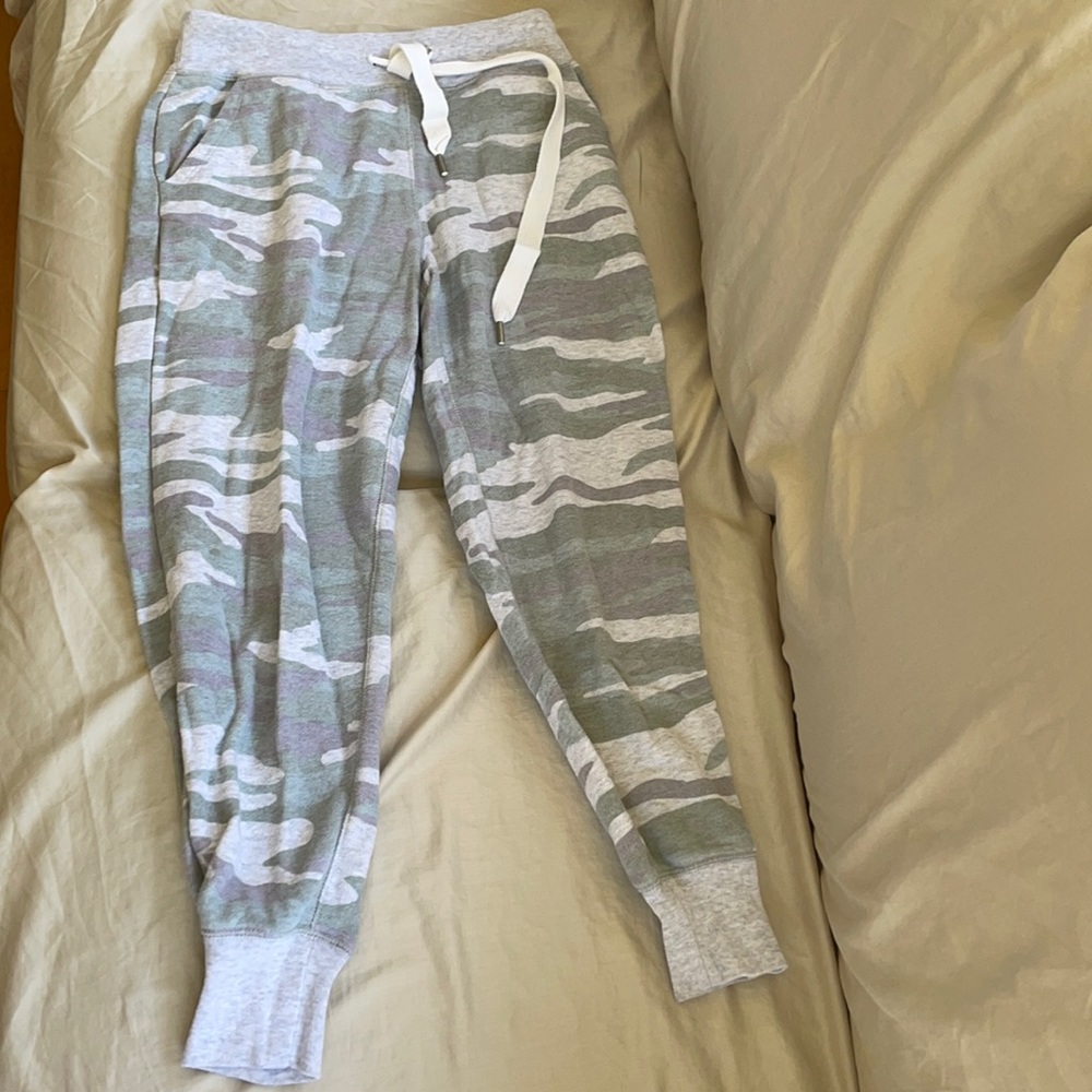 American Eagle grey joggers